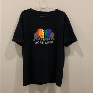 ⭐️Banana Republic More Love Pride T-shirt!⭐️